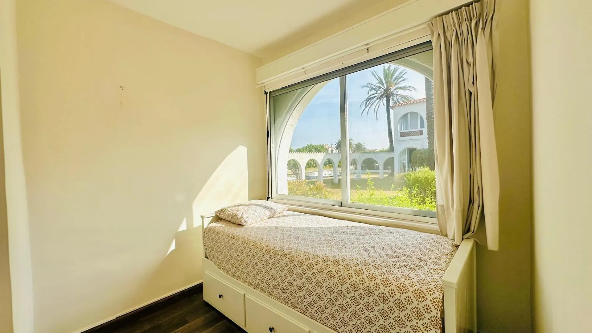 Lejlighed Piso Acogedor Con Jardin En El Canal Empuriabrava