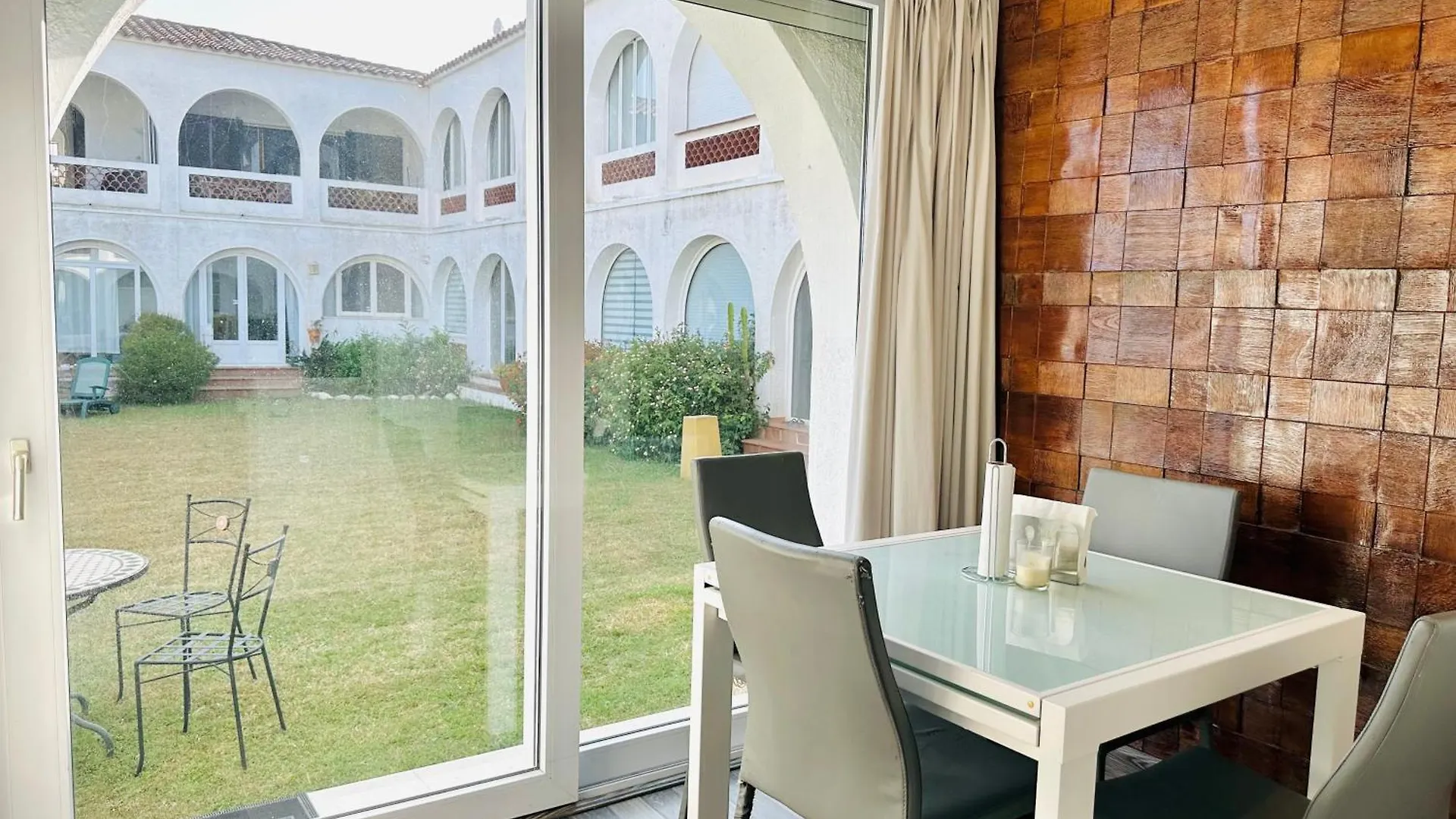 Piso Acogedor Con Jardin En El Canal Empuriabrava Daire