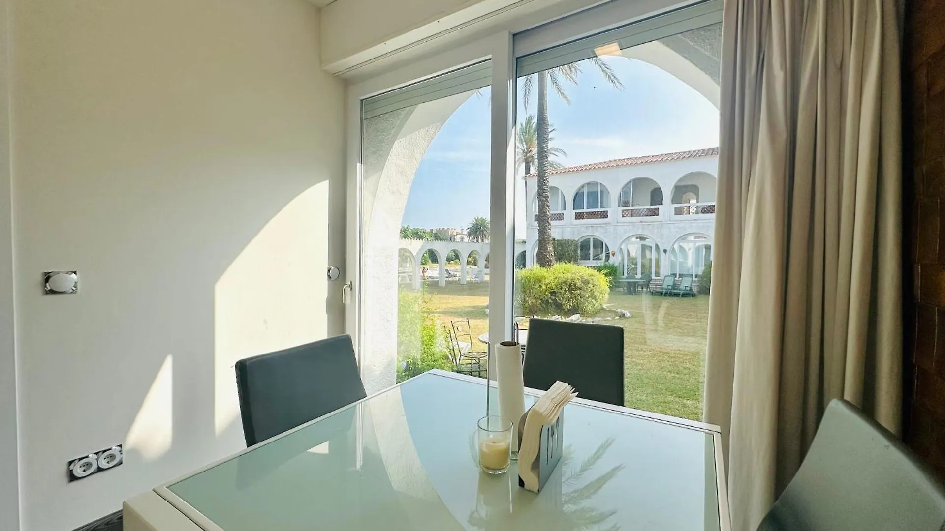 Piso Acogedor Con Jardin En El Canal Empuriabrava Spanien