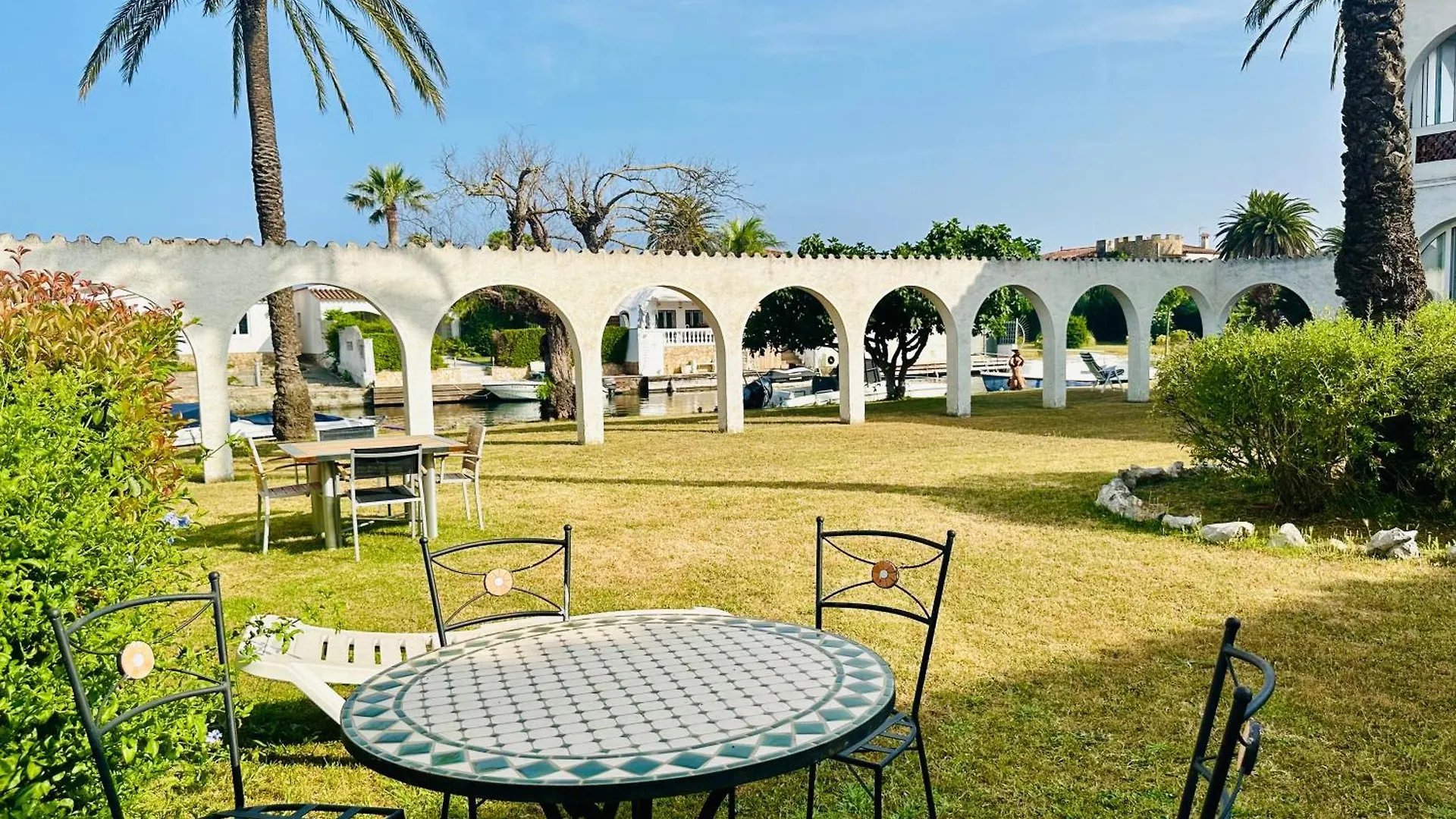Piso Acogedor Con Jardin En El Canal Empuriabrava